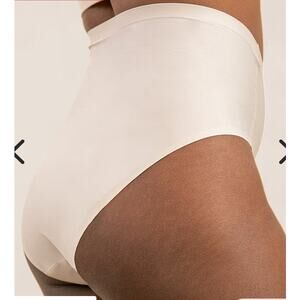 Brand New True Kind Women's Size 16-24 Seamless Stretch Mid Waist Briefs White